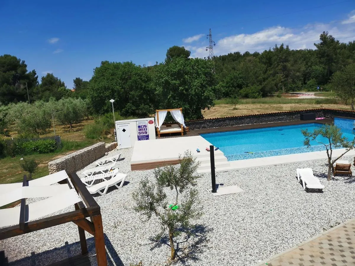 Apartment Umna & Room Pula
